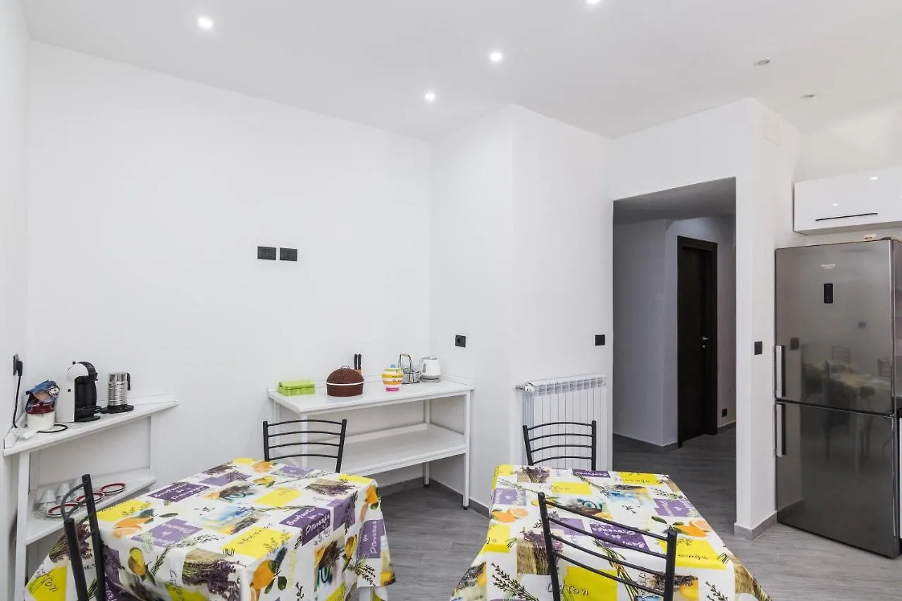 Il Mondo In Una Stanza Genoa Bed & Breakfast